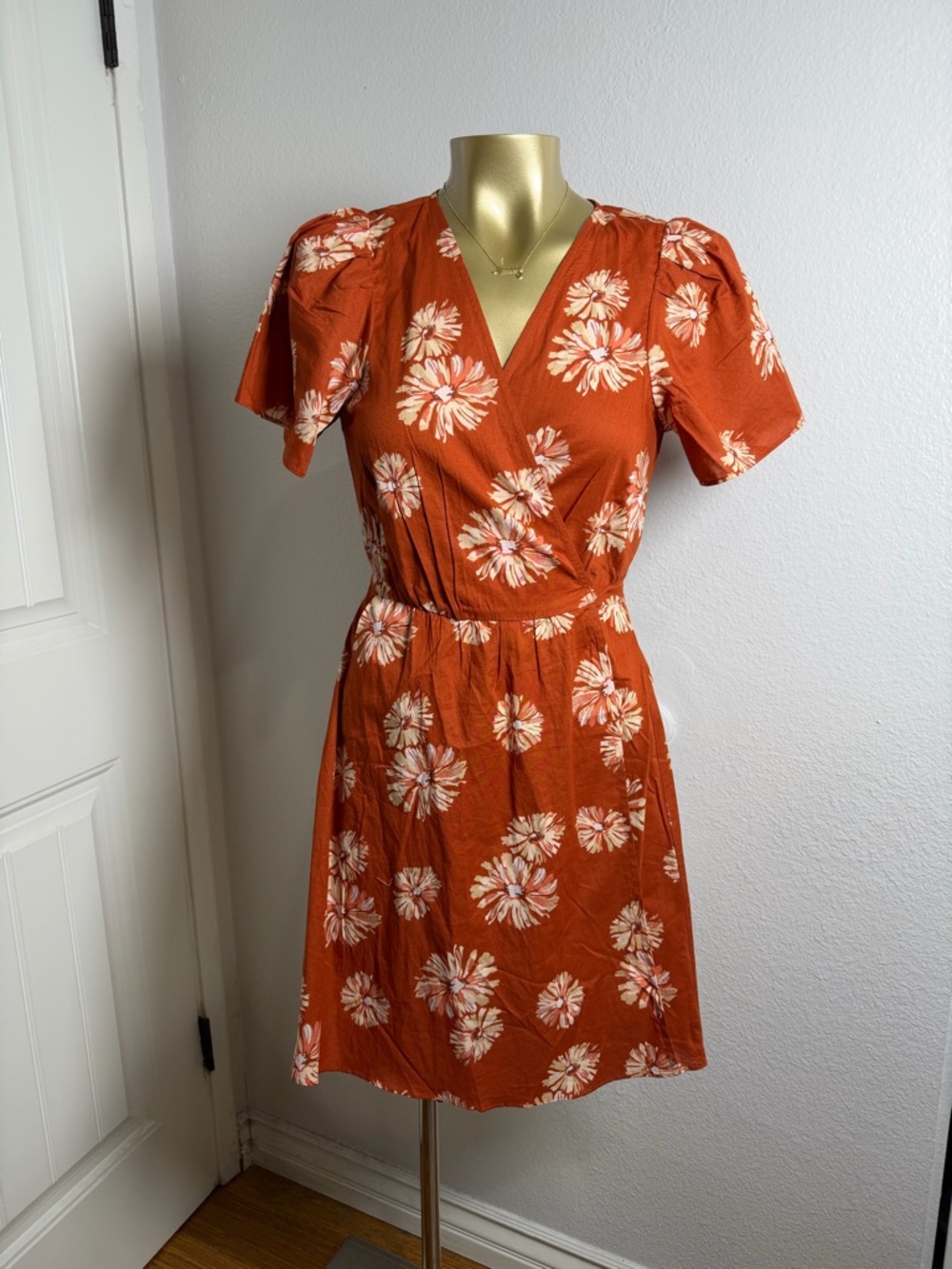 Madewell burnt orange floral wrap mini dress
with a daisy print XS